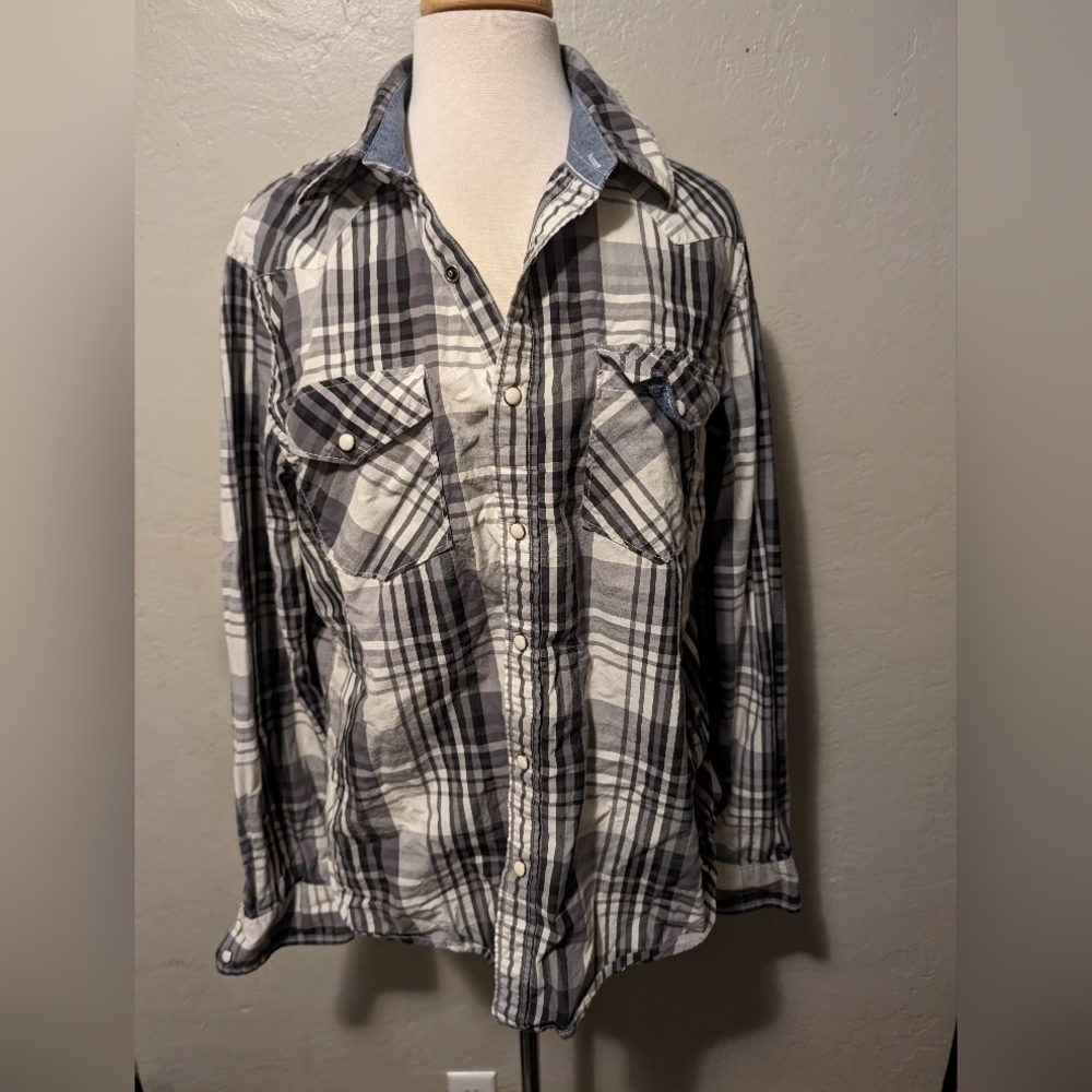 American Eagle Men's button up gray and black plaid size L